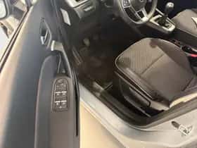 Renault Captur (2022) thumbnail 10