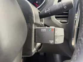 Renault Captur (2016) thumbnail 21