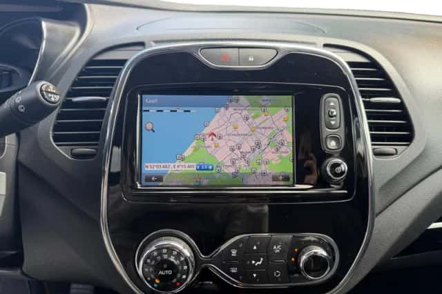 Renault Captur (2016) thumbnail 23