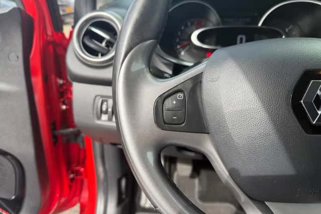 Renault Clio (2016) thumbnail 16