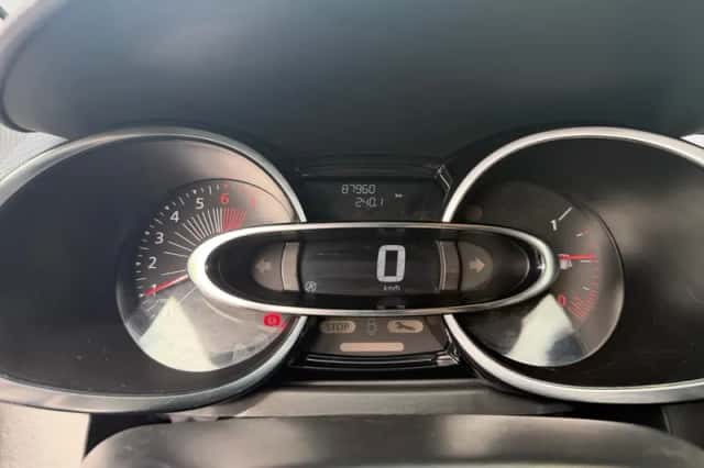 Renault Clio (2016) thumbnail 17