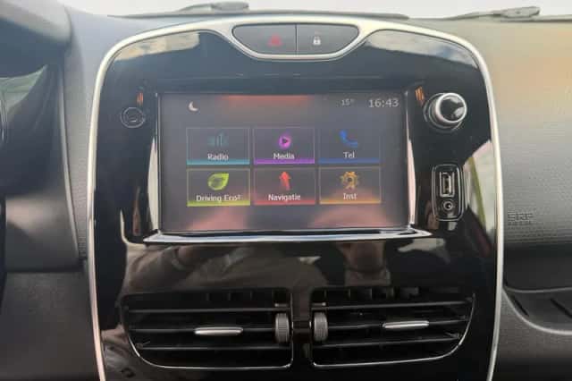 Renault Clio (2016) thumbnail 24