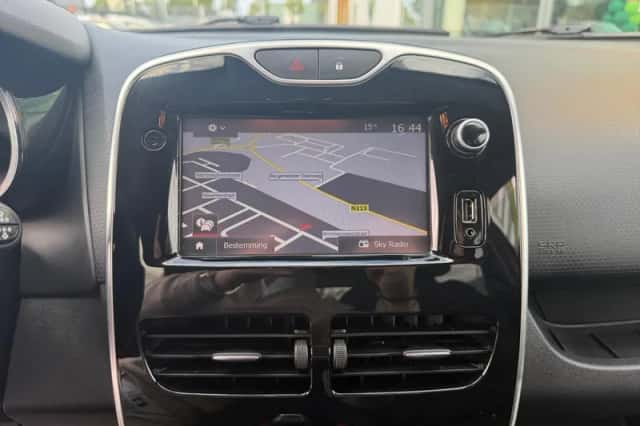 Renault Clio (2016) thumbnail 25