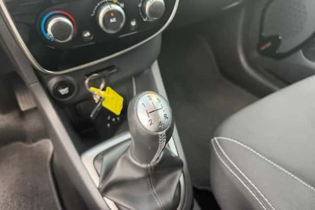 Renault Clio (2016) thumbnail 28