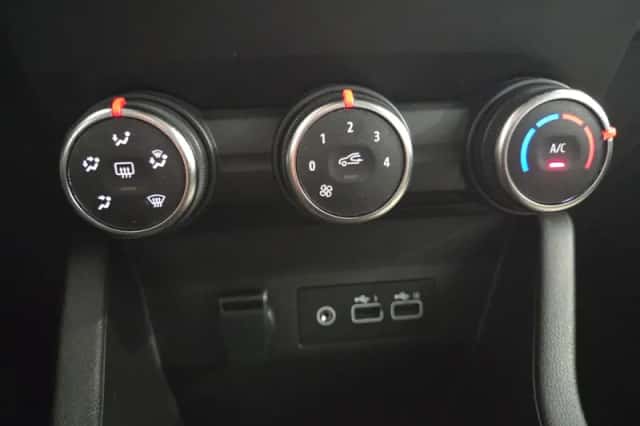 Renault Clio (2024) thumbnail 11