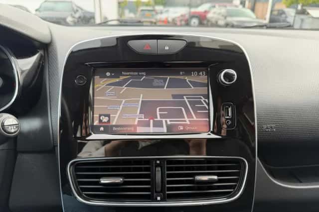 Renault Clio (2018) thumbnail 25