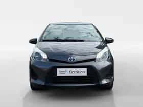 Toyota Yaris (2013) thumbnail 2