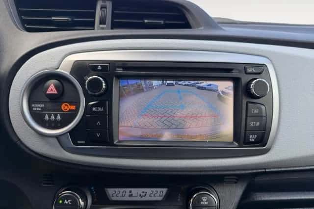 Toyota Yaris (2013) thumbnail 12