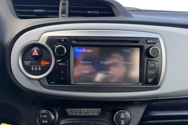 Toyota Yaris (2013) thumbnail 14