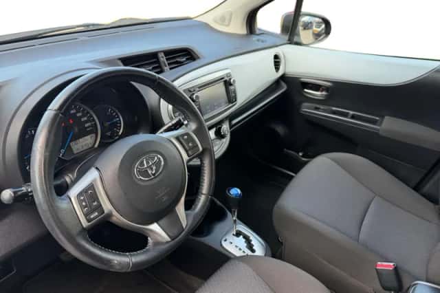 Toyota Yaris (2013) thumbnail 16