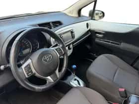 Toyota Yaris (2013) thumbnail 16