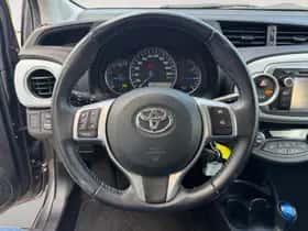 Toyota Yaris (2013) thumbnail 17
