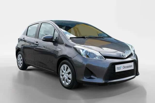 Toyota Yaris (2013) thumbnail 3