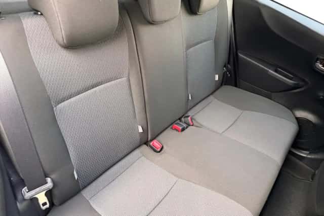 Toyota Yaris (2013) thumbnail 23