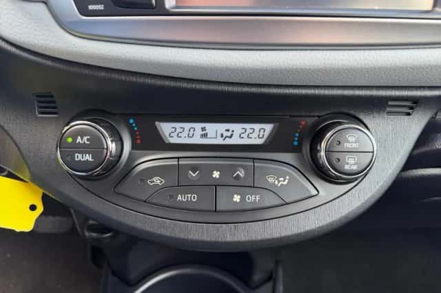 Toyota Yaris (2013) thumbnail 27