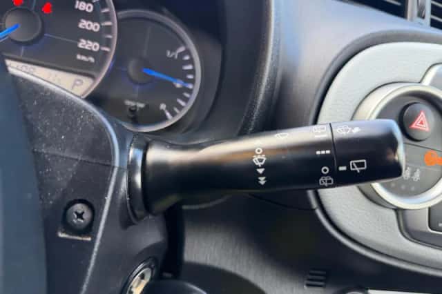 Toyota Yaris (2013) thumbnail 28