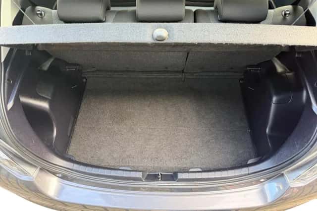 Toyota Yaris (2013) thumbnail 32