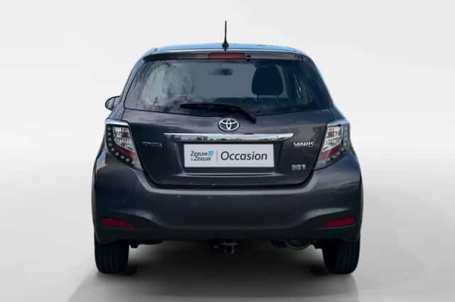 Toyota Yaris (2013) thumbnail 5
