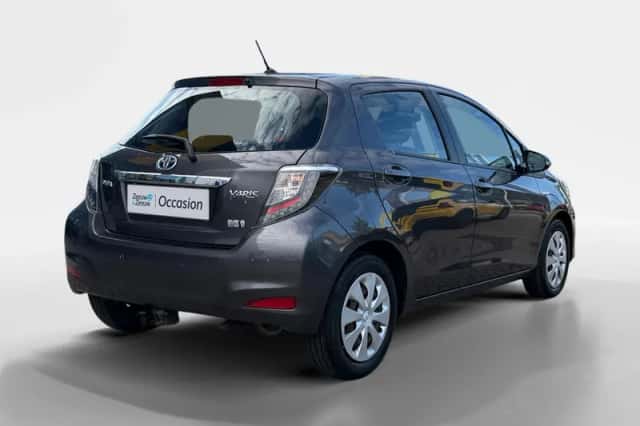 Toyota Yaris (2013) thumbnail 6