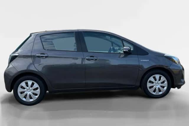 Toyota Yaris (2013) thumbnail 7