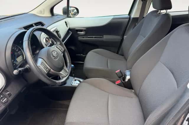 Toyota Yaris (2013) thumbnail 10