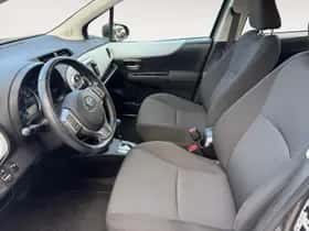 Toyota Yaris (2013) thumbnail 10