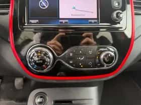 Renault Captur (2015) thumbnail 27