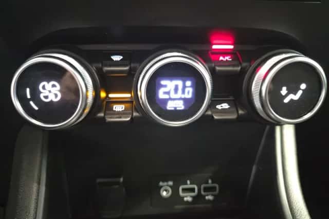 Renault Captur (2022) thumbnail 14