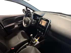 Renault Clio (2015) thumbnail 32
