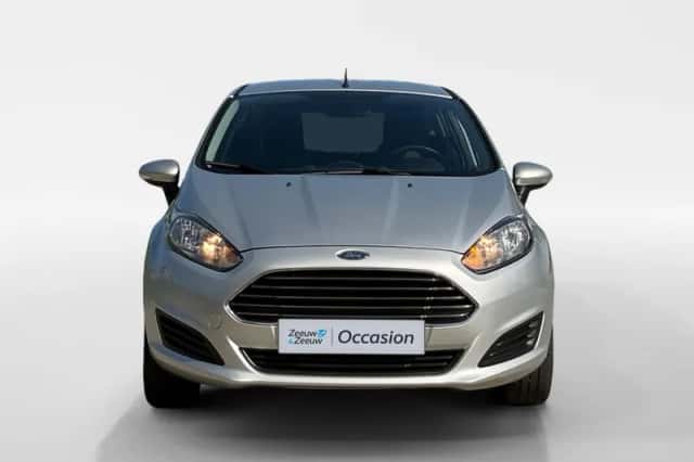 Ford Fiesta (2013) thumbnail 2