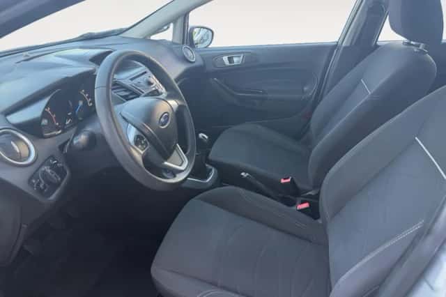 Ford Fiesta (2013) thumbnail 11