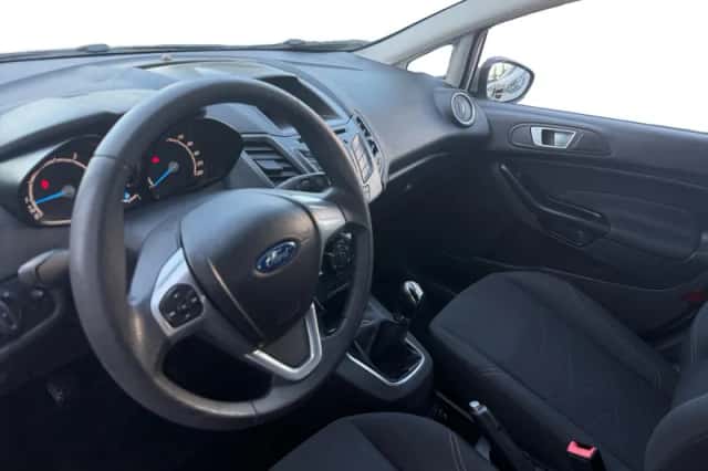 Ford Fiesta (2013) thumbnail 12
