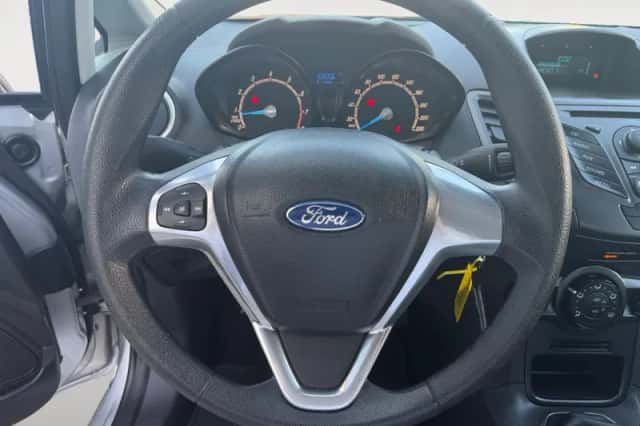 Ford Fiesta (2013) thumbnail 14