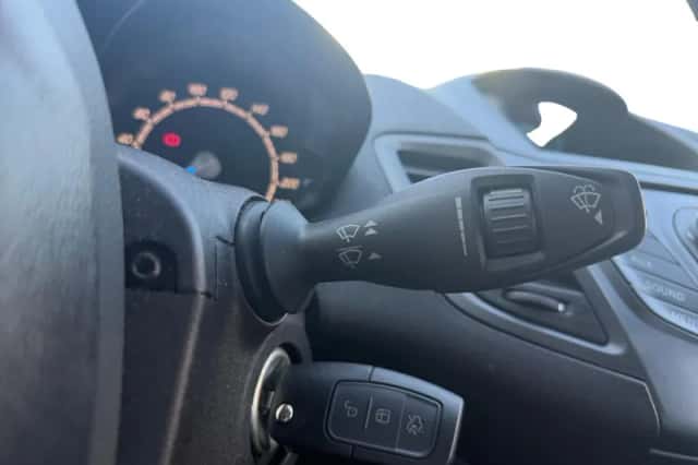 Ford Fiesta (2013) thumbnail 19