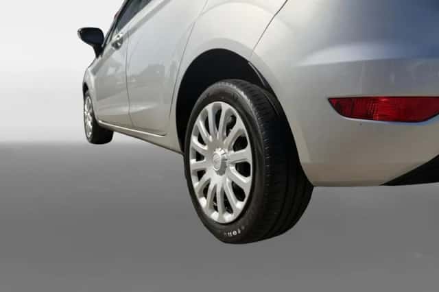 Ford Fiesta (2013) thumbnail 9