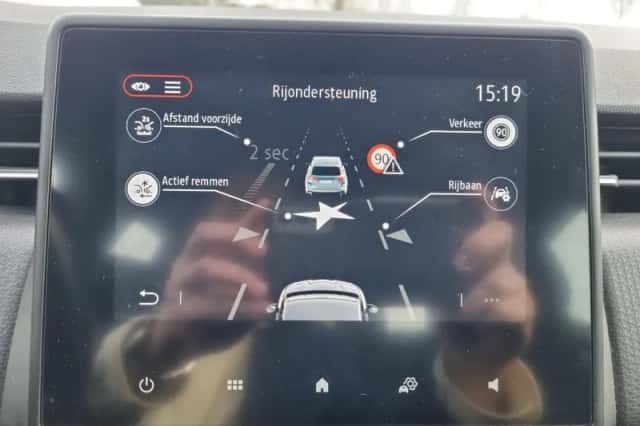 Renault Clio (2022) thumbnail 13