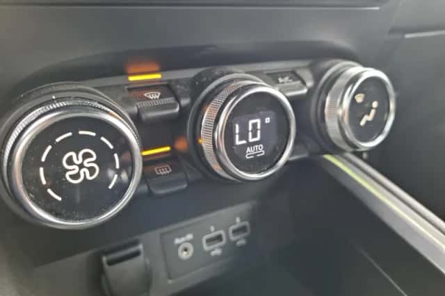 Renault Clio (2022) thumbnail 16