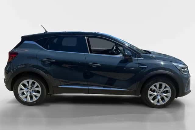 Renault Captur (2022) thumbnail 2