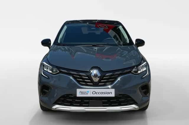 Renault Captur (2022) thumbnail 3