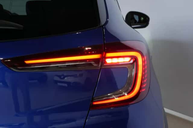 Renault Captur (2023) thumbnail 24