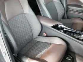 Toyota C-HR (2020) thumbnail 12