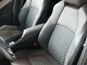 Toyota C-HR (2020) thumbnail 8