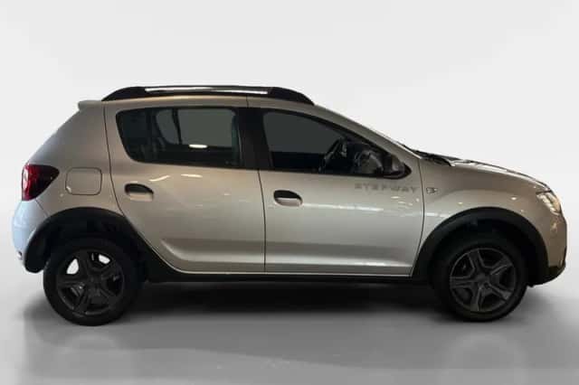 Dacia Sandero Stepway (2018) thumbnail 2