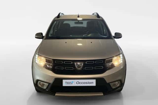 Dacia Sandero Stepway (2018) thumbnail 3