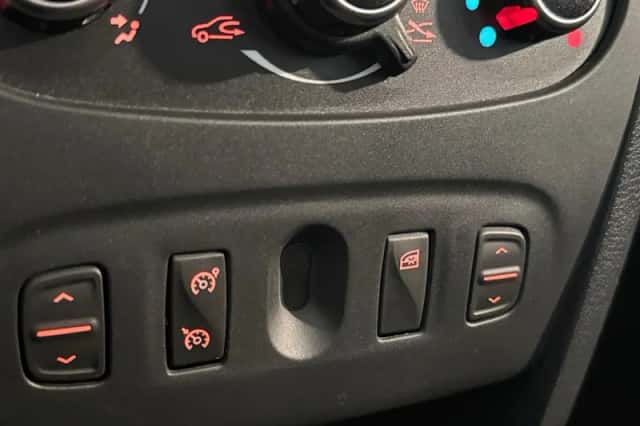 Dacia Sandero Stepway (2018) thumbnail 24