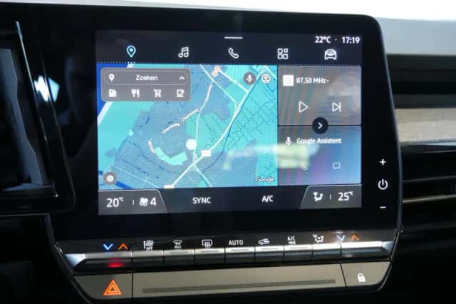 Renault Austral (2024) thumbnail 15