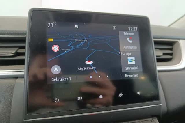 Renault Captur (2023) thumbnail 18