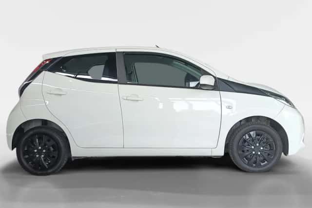 Toyota Aygo (2017) thumbnail 2