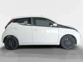 Toyota Aygo (2017) thumbnail 2