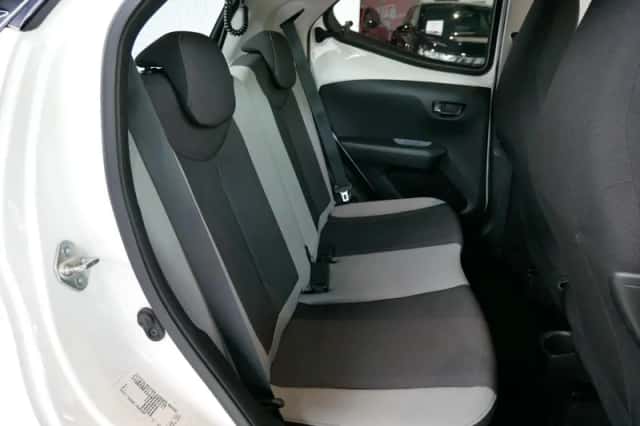 Toyota Aygo (2017) thumbnail 11
